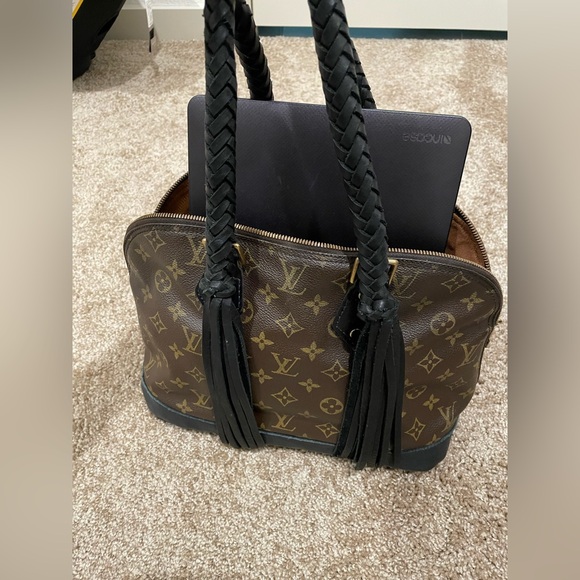 Authentic Louis Vuitton. Refurbished, bought from Vintage Boho Bags. - Picture 10 of 10